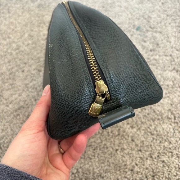 Authentic Louis Vuitton Taiga Trousse Toilette PM Clutch Bag Green - Picture 5 of 15